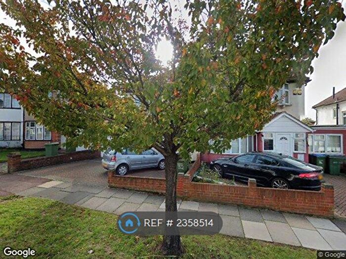 3 Bedroom Semi-Detached House To Rent In Broad Walk, London, SE3