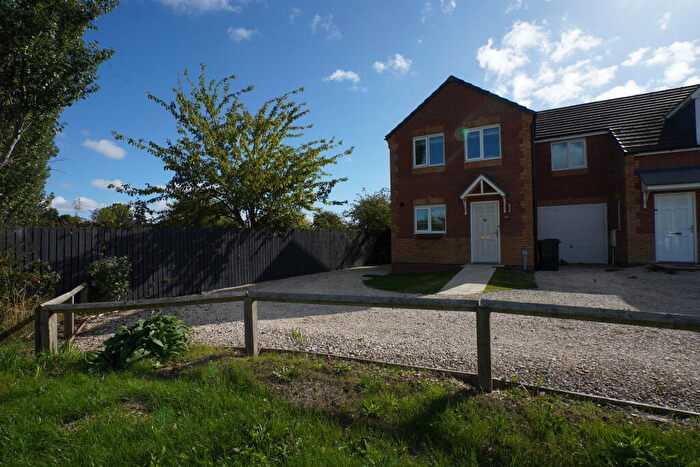 3 Bedroom Semi-Detached House For Sale In Sidings Road, Grimsby, North East Lincolnshire, DN31