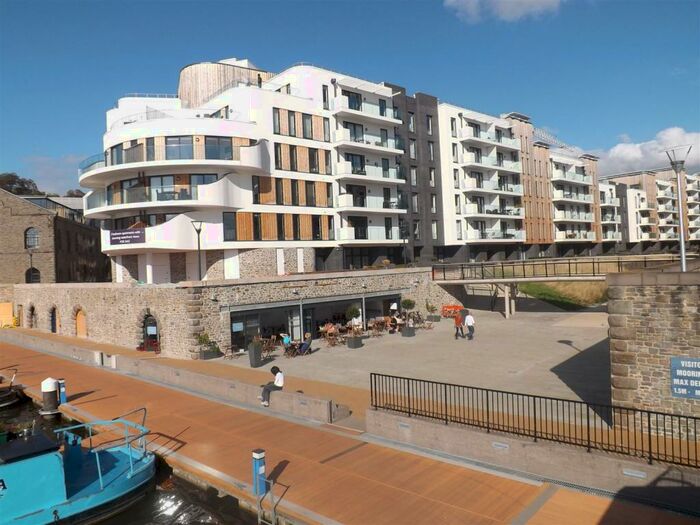 2 Bedroom Apartment To Rent In Invicta, Millennium Promanade, BS1