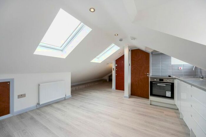 Studio To Rent In Croydon Road, Penge, London, SE20