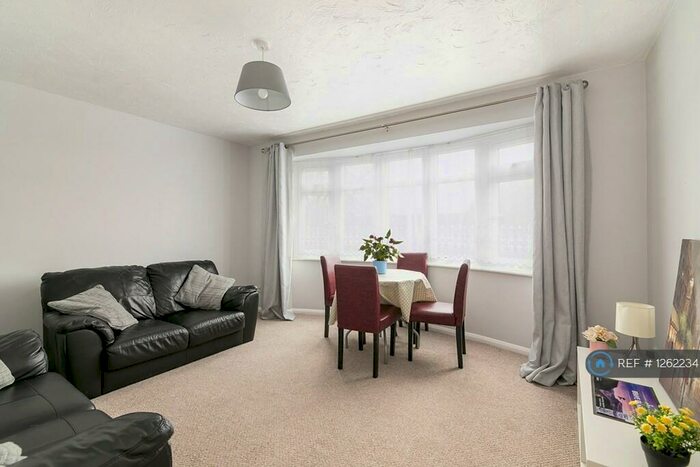 1 Bedroom Flat To Rent In Catherine Court, Ilford, Essex, IG2