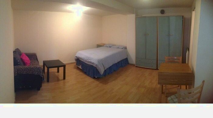 Studio To Rent In Chatsworth Road, NW2