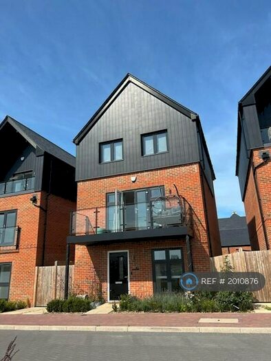 4 Bedroom Detached House To Rent In Granadiers Road, Winchester, SO22