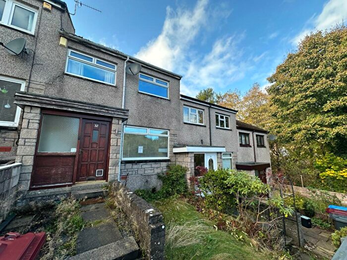 3 Bedroom Terraced House For Sale In Whitburn Place, Dundee, DD3