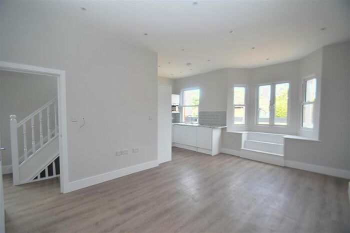 2 Bedroom Flat To Rent In Beaconsfield Road, St Margarets, Twickenham, TW1