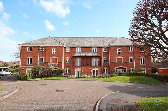 2 Bedroom Flat To Rent In Hillcroft Close, Lymington, SO41