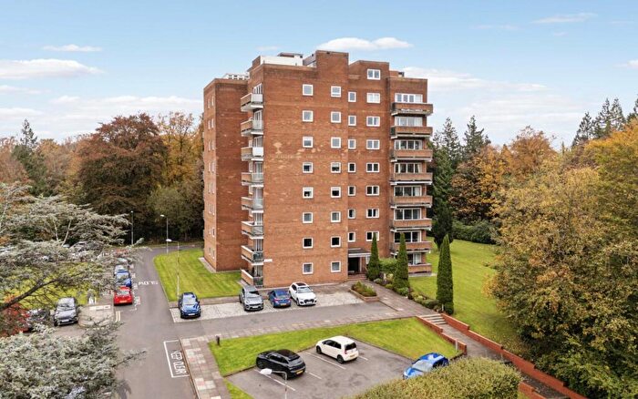 3 Bedroom Flat For Sale In Norwood Park, Bearsden, G61