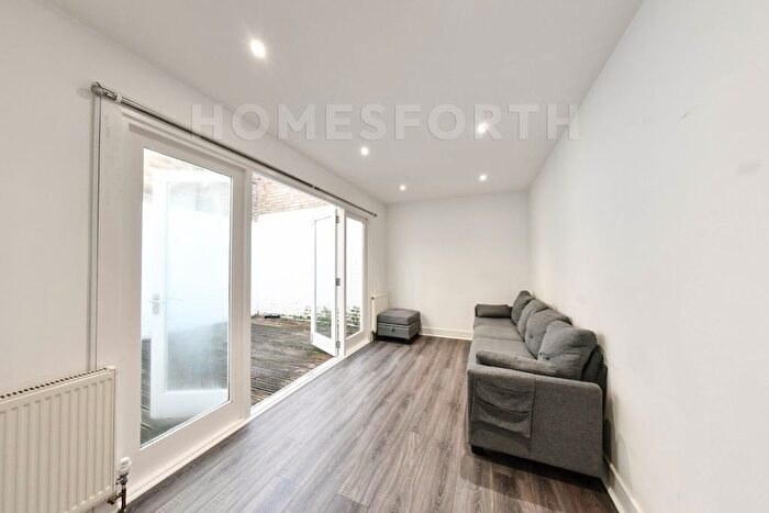 3 Bedroom Flat To Rent In Dyne Road, Brondesbury, NW6