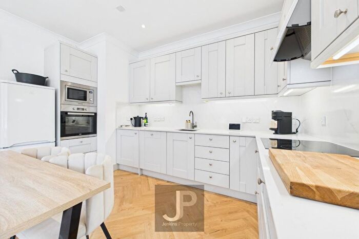 2 Bedroom Flat To Rent In Thorndon Park, Ingrave, Brentwood, CM13