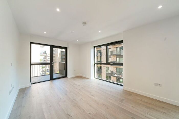 1 Bedroom Flat To Rent In Damsel Grove, London, N4