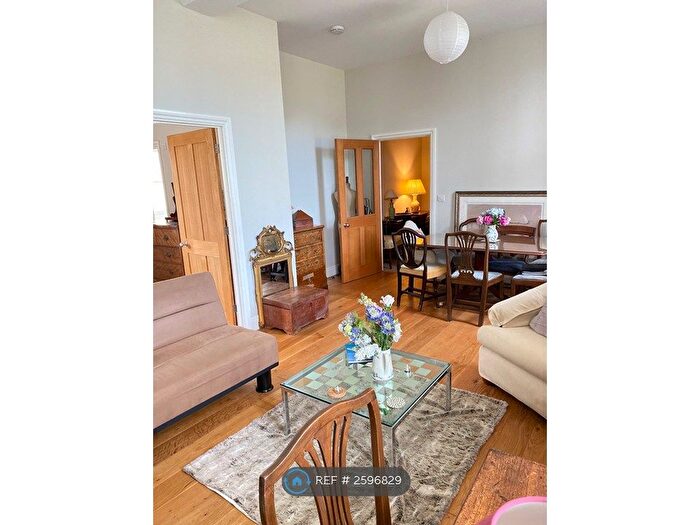 1 Bedroom Flat To Rent In The Parade, Oxon, OX27