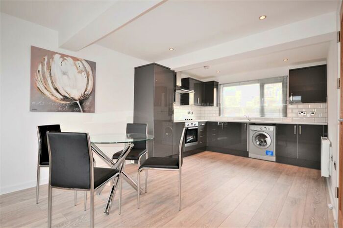 2 Bedroom Flat To Rent In Mansel Street, City Centre, Swansea, SA1