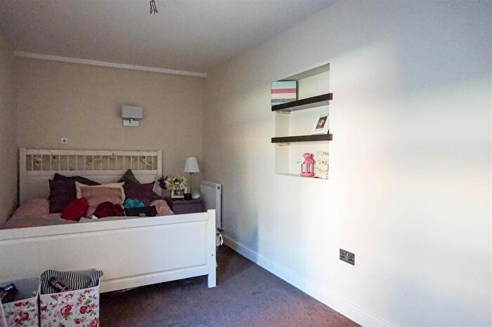 2 Bedroom Apartment To Rent In Ash Grove, Leeds, LS6