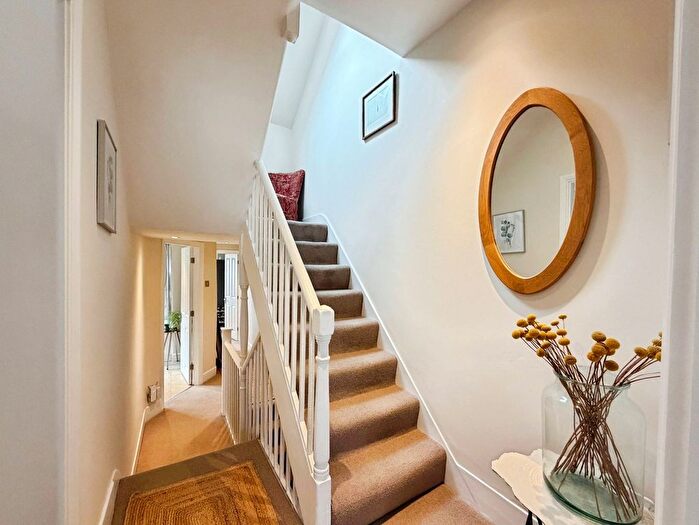 2 Bedroom Flat For Sale In Glengall Road, London, SE15