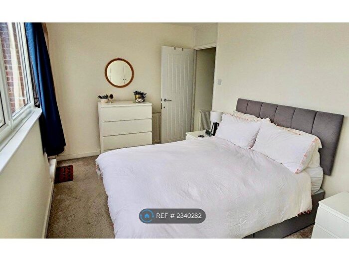 2 Bedroom Maisonette To Rent In Lydney Close, London, SW19