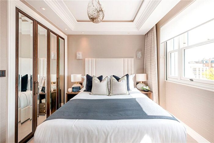 3 Bedroom Flat To Rent In Prince Of Wales Terrace, London, W8