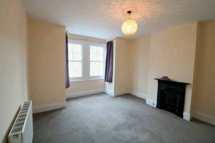 1 Bedroom Apartment To Rent In Lincoln Road, Dorking, Surrey, RH4