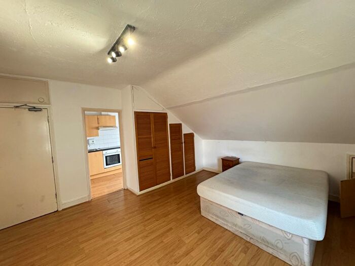 1 Bedroom Studio To Rent In Hanworth Road, Hounslow, TW3