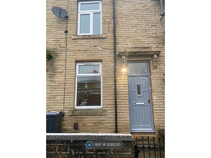 3 Bedroom Terraced House To Rent In Round Street, Bradford, BD5