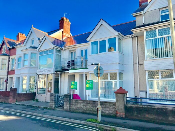 3 Bedroom Maisonette To Rent In Suffolk Place, Porthcawl, CF36
