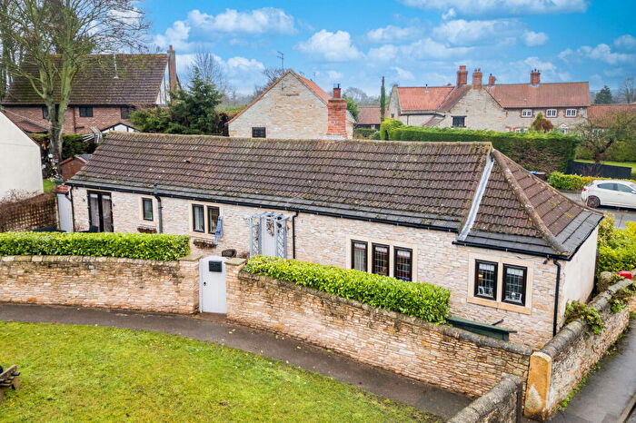 2 Bedroom Detached Bungalow For Sale In Northfield Close, Womersley, Doncaster, DN6