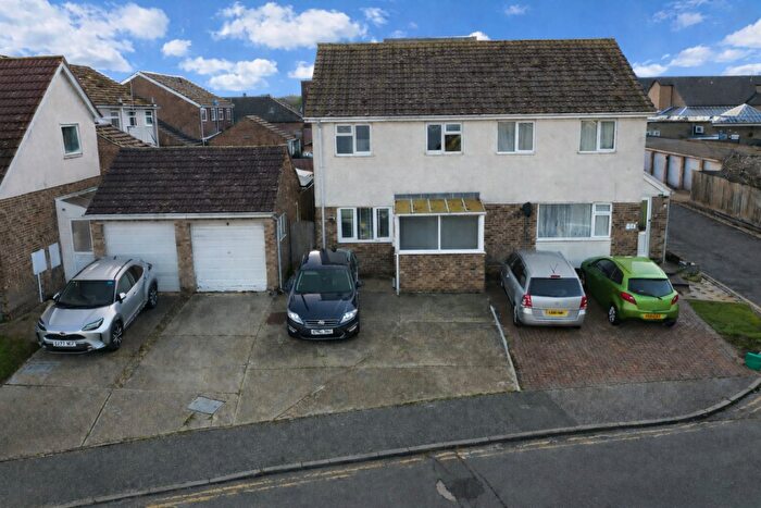 3 Bedroom Semi-Detached House For Sale In Garden Road, Walton On The Naze, CO14