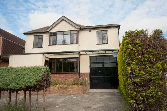 5 Bedroom Property To Rent In Hogarth Avenue, Brentwood, CM15