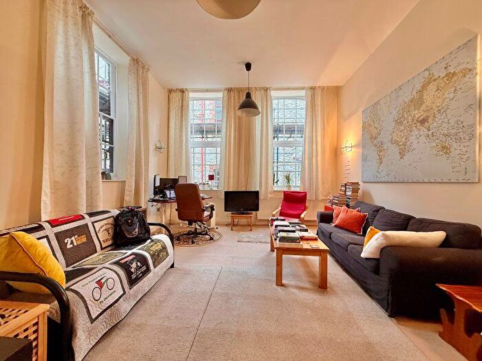 1 Bedroom Flat For Sale In Palace Street, The Barbican, Plymouth. A Fabulous Large Double Bedroomed First Floor Flat. Wonderful Central Plymouth!, PL4