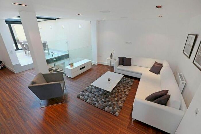 4 Bedroom Town House To Rent In Garden House, Hatton Garden, London, EC1N