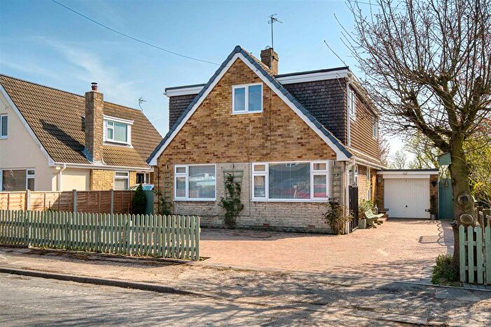 4 Bedroom Detached Bungalow For Sale In Elm Garth, Roos, HU12