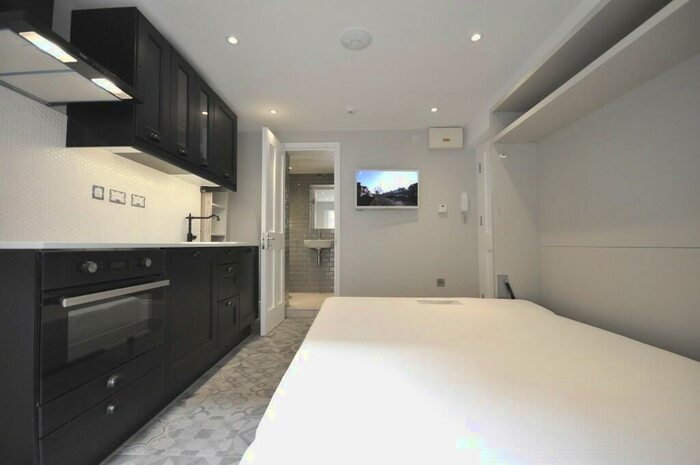 Studio To Rent In , Gloucester Place, B2