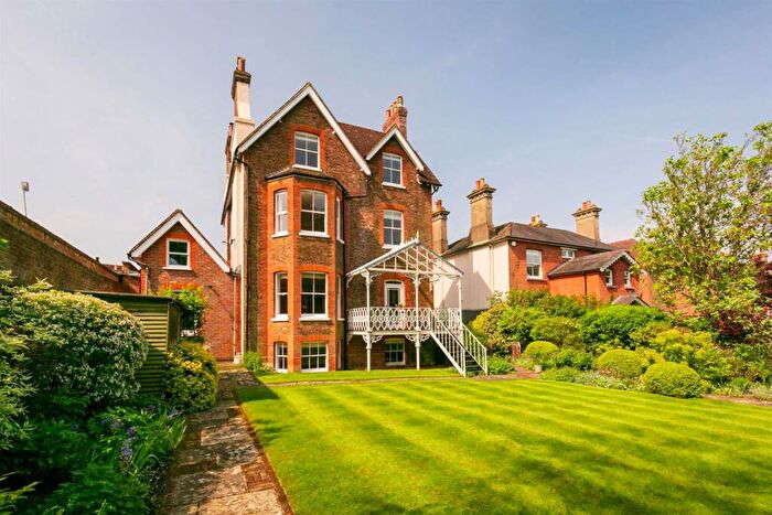 6 Bedroom Detached House For Sale In Austen Road, Guildford, GU1