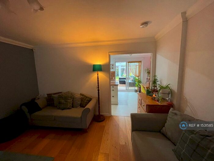 3 Bedroom Detached House To Rent In Wallinger Drive, Shenley Brook End, Milton Keynes, MK5