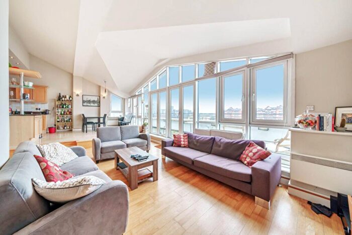 4 Bedroom Flat To Rent In Prices Court, Battersea, London, SW11