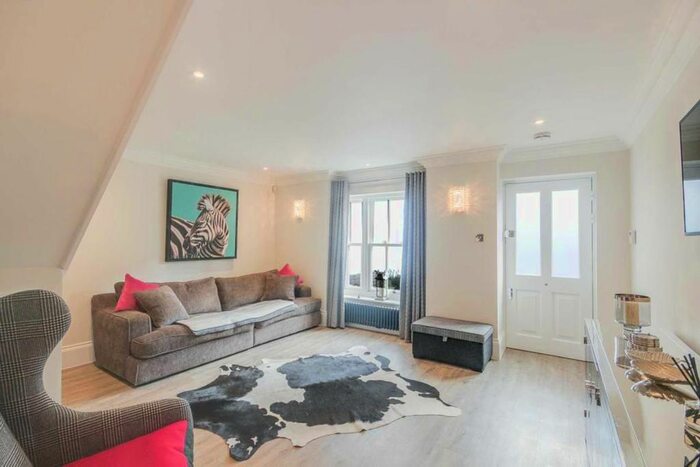 2 Bedroom Terraced House To Rent In High Street, Thames Ditton, KT7