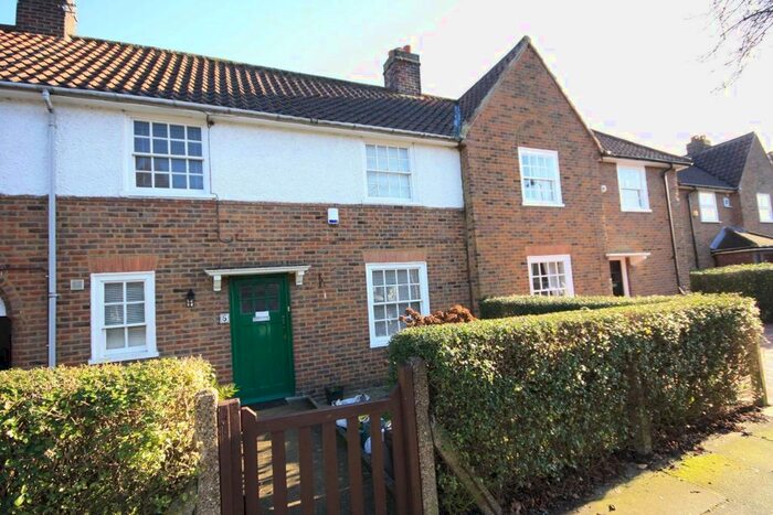 3 Bedroom Property To Rent In Saxon Drive, London, W3