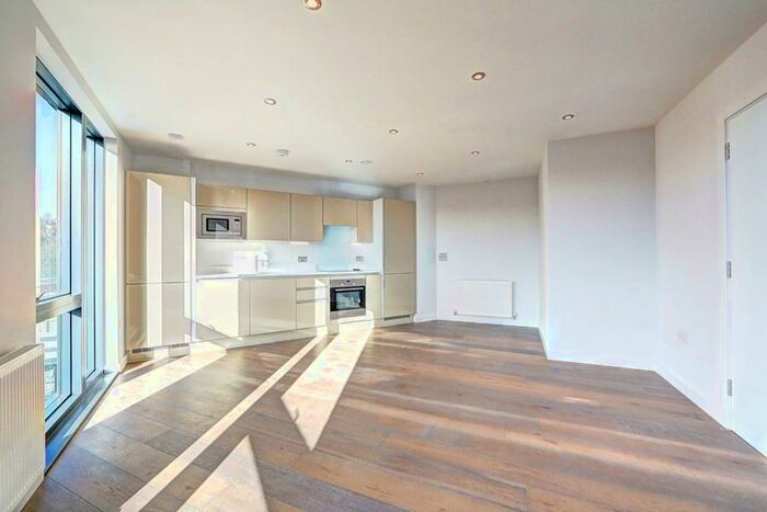 1 Bedroom Flat To Rent In Station Approach Road, Coulsdon, Surrey, CR5