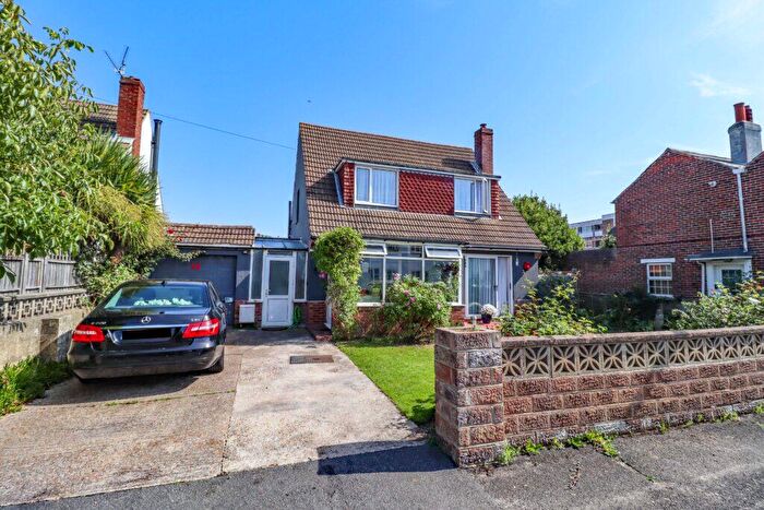 4 Bedroom Detached House For Sale In Magdala Road, Hayling Island, PO11