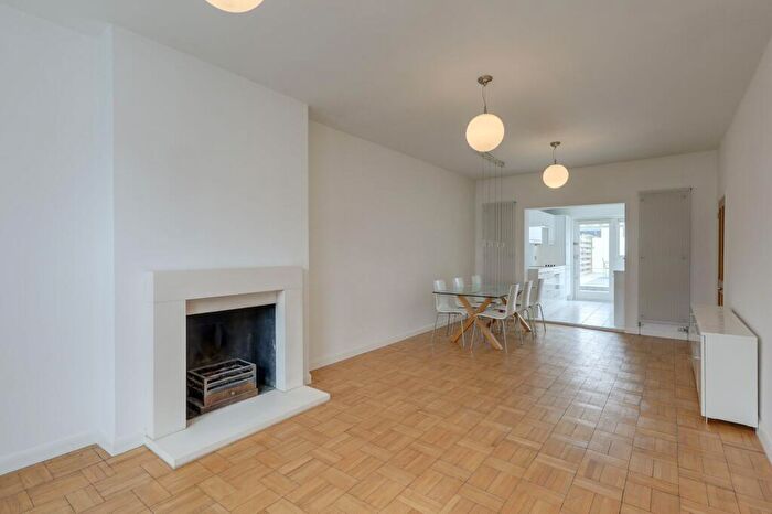 3 Bedroom Flat To Rent In Manor Park, London, SE13