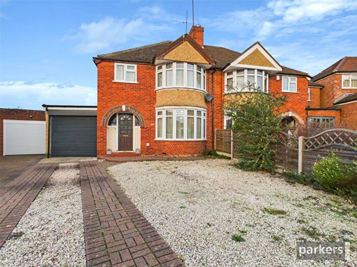4 Bedroom Semi Detached House For Sale In Byron Road, Earley, Reading, Berkshire, RG6