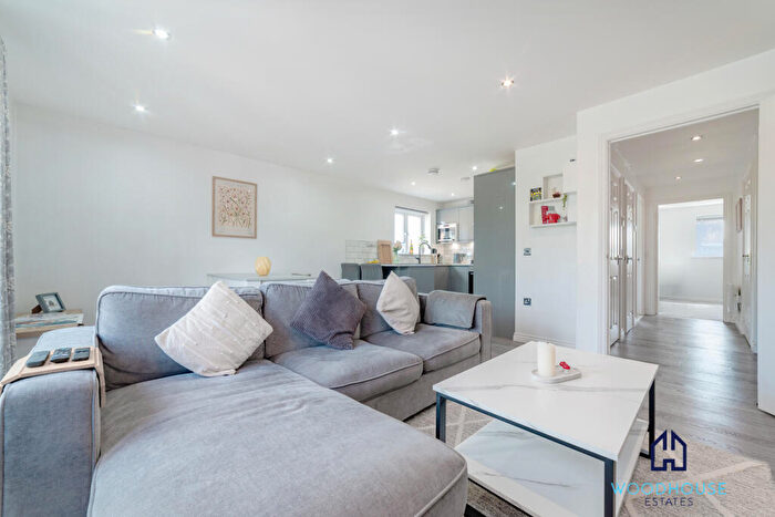 2 Bedroom Flat For Sale In Gwendoline Court, Bryanstone Road, Waltham Cross, Hertfordshire, EN8