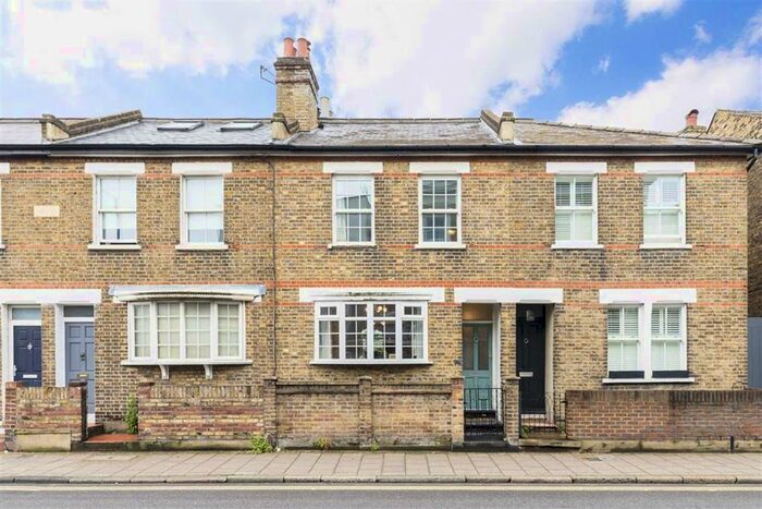 3 Bedroom Property To Rent In High Street, Hampton Wick, Kingston Upon Thames, KT1