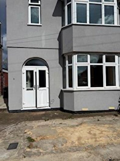 3 Bedroom Semi Detached House To Rent In Chester Avenue, Leagrave, Luton, Bedfordshire, LU4