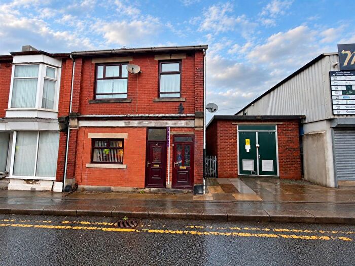 3 Bedroom Block Of Flats For Sale In North Valley Road, Colne, BB8