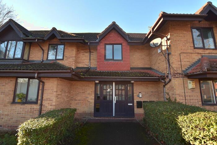 1 Bedroom Flat To Rent In Thicket Grove, London SE20