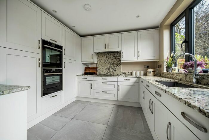 4 Bedroom Detached House For Sale In Village Road, Enfield, EN1