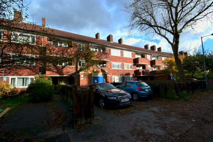 3 Bedroom Apartment To Rent In Hunmanby Avenue, Hulme, Manchester, M15