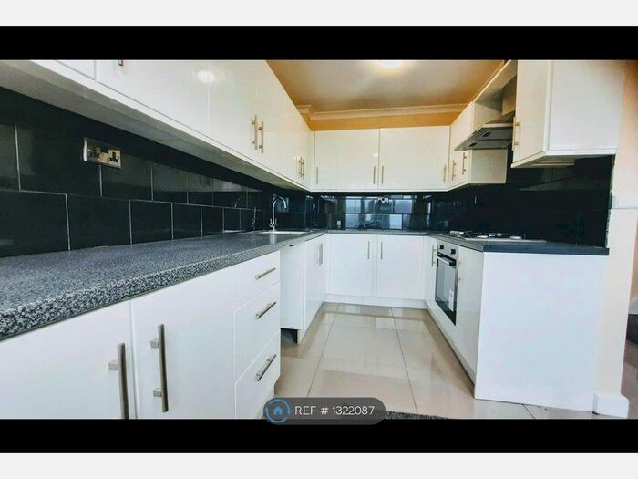 4 Bedroom Terraced House To Rent In Manor Way, Risca, Newport NP11