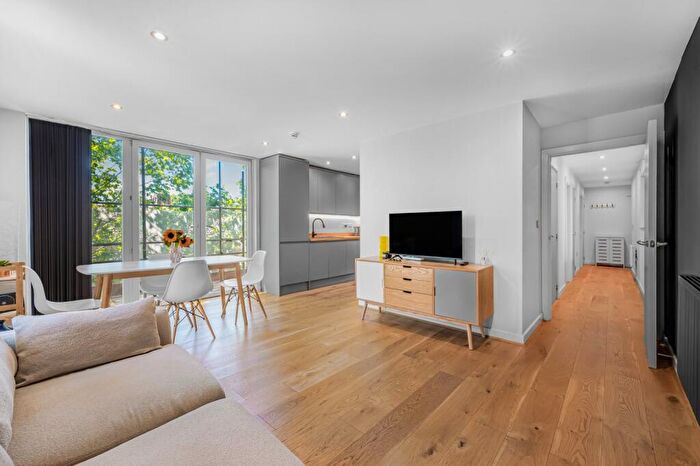 2 Bedroom Flat For Sale In Island Apartments, Coleman Fields, N1