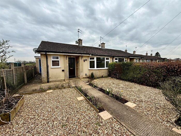 1 Bedroom Bungalow For Sale In Reids Piece, Purton, Swindon, SN5
